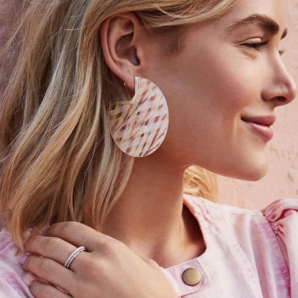 Kendra Scott Kai earrings in Iridescent Acetate
